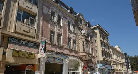 Подхващат потъналите в немара  архитектурни уникати в центъра