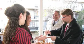 С погача посрещнаха в Дойче шуле  консултант за немските дипломи