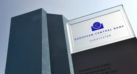 ЕК повежда битка за силно евро