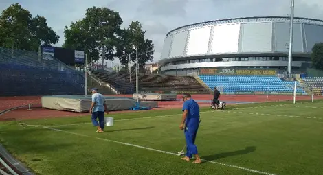 &bdquo;Светлосините&ldquo; опитаха блатния терен на Градския стадион