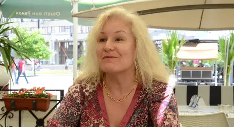 Каролина се връща от Нова Зеландия, за да открие корените на рода си