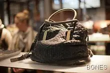 Умна чанта заключва портфейла след твърде дълъг пазар