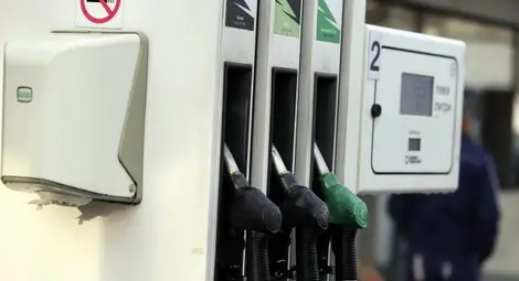 Франция въвежда субсидия от 15 евроцента на литър гориво