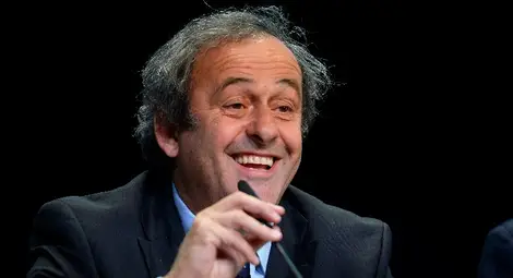 Платини поиска оставката на Блатер, шефът на ФИФА отказа