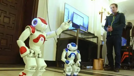 Хуманоидни роботи представят на конференция в университета