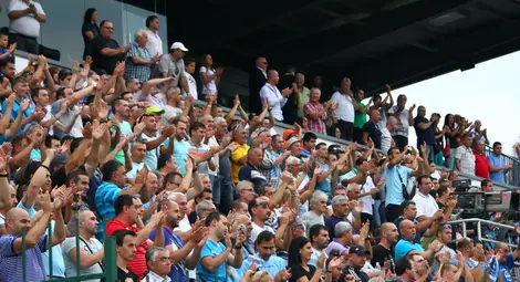 Варненски вандали потрошиха  кола с фенове на &bdquo;Дунав&ldquo;