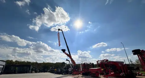 Кметът Пенчо Милков и ръководството на „Мегатрон“ откриха модерния комплекс на компанията в Мартен Кметът Пенчо Милков и ръководството на „Мегатрон“ откриха модерния комплекс на компанията в Мартен