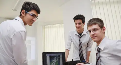 Български ученици печелят най-високото отличие на НАСА за проектиране на космически колонии Български ученици печелят най-високото отличие на НАСА за проектиране на космически колонии