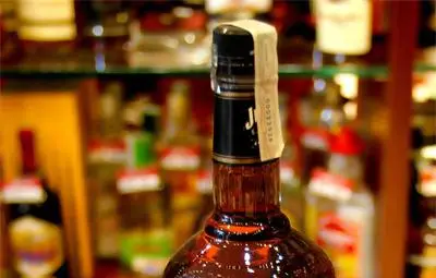 Зажадняла двойка краде марково уиски за 270 лева