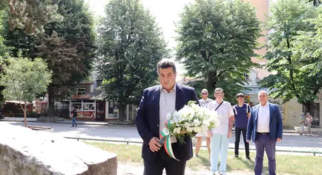 Веселинов и Григоров се поклониха пред подвига на героите от Илинден Веселинов и Григоров се поклониха пред подвига на героите от Илинден