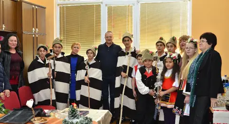 Народните представители от ГЕРБ дариха днес деца в неравностойно положение в Община Ветово