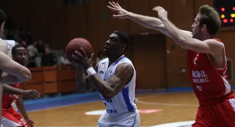 Лукойл на крачка от титлата след победа над Левски