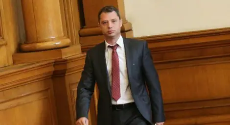 Делян Добрев остава без депутатски имунитет