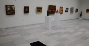 В галерията прибраха корита  и легени до следващия потоп