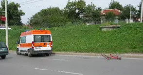 Велосипедист с травма на главата след падане по бул. „Ботев“