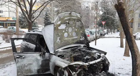 Скъпият джип &bdquo;Мерцедес GLK&ldquo; вече става само за скрап.  Снимка: Бисер ТОДОРОВ