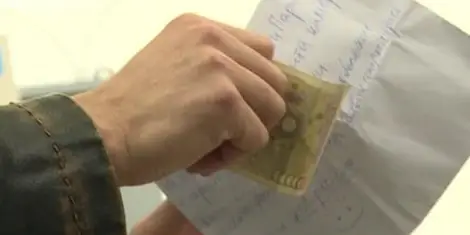 Неизвестен оставя пликове с пари из София
