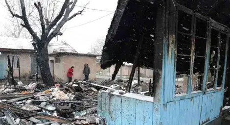 Клошари запалиха дървени бараки в &bdquo;Тракцията&ldquo;