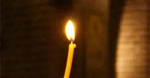 Запалена за упокой свещ пред домашна икона погуби 84-годишна жена