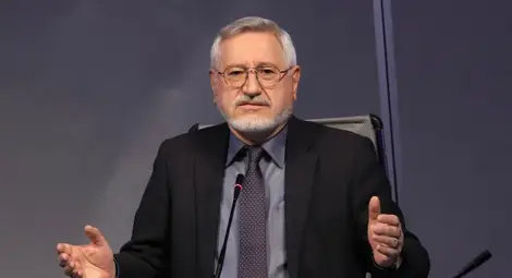 Проф. Димитров: РСМ загуби 3 г., неприемайки общата история