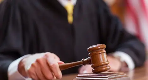 Шофьор с 34 санкции, помел жена на  пешеходна пътека, отново чу условно