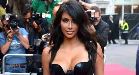 Бисерите на известните: Гей брак между мъж и жена, Япония в Африка и селфи с Исус /галерия/