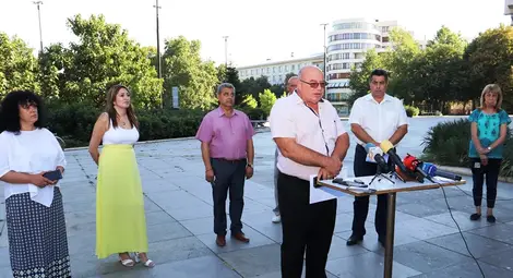 Областният управител Галин Григоров и и.д.кмет Енчо Енчев дадоха информация за ситуацията на брифинг. Снимка: Община Русе