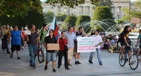 Забраниха маските на русенския &bdquo;Пеевски&ldquo; и &bdquo;Бойко Борисов&ldquo;