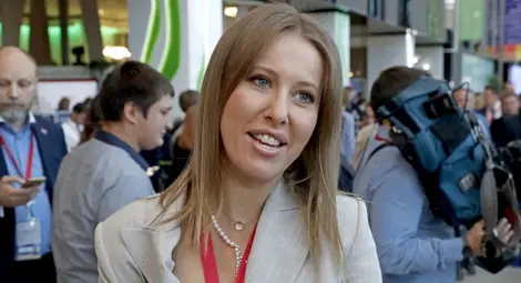 Кръщелницата на Путин избяга в Литва, мина границата пеша