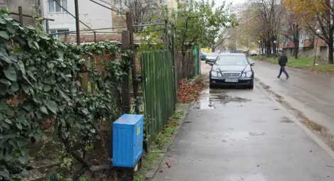 Изтичане на газ след удар на тръба при маневра на кола евакуира къща