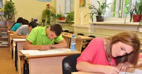 Ехо от малките и големите матури: Най-добрите гледат извън границите на средния успех. Но и на страната