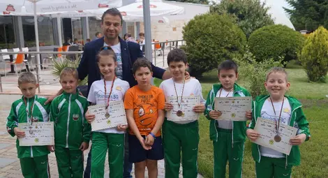 Кикбоксът в &bdquo;Хелиос&ldquo; с  5 медала при младите сили