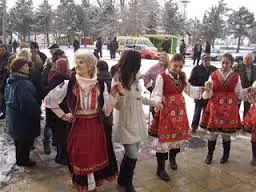 Иваново празнува имен ден с хоро  и къпане на Царя на коледарите 