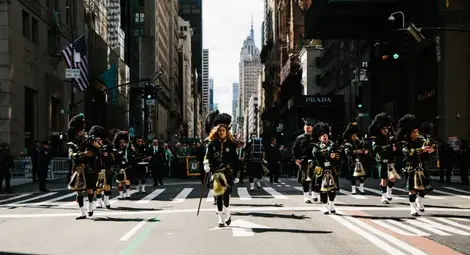 Пищен парад в Ню Йорк за Деня на Свети Патрик