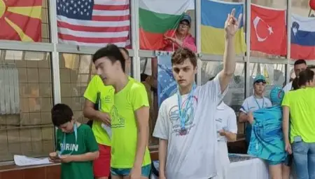 Златните рибки на Фондация &bdquo;Александър Русев&ldquo; с поредни отличия от 7-ия международен турнир по адаптирано плуване в София