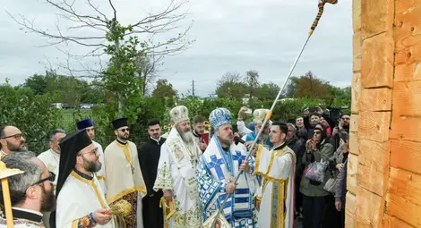 Главиницкият епископ Макарий участва в освещаването на манастирски храм в Румъния и ръкоположи нов дякон