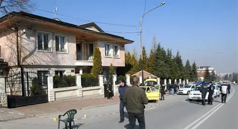 Залавят похитителите на Лара, дъщерята на Брендо