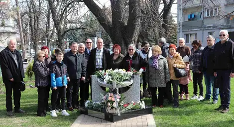 81 години от спасяването на българските евреи Имало едно време едно обикновено момиче. С нищо не било по-различно, освен че се казвало Естер...