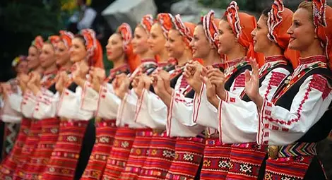 Ансамбъл &bdquo;Тракия&ldquo; показва  танца като преживяване