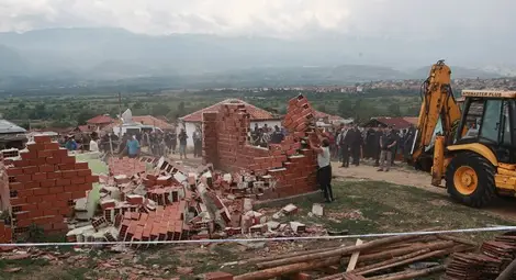 Роми с децата си спаха на открито в Гърмен /видео/ Роми с децата си спаха на открито в Гърмен /видео/