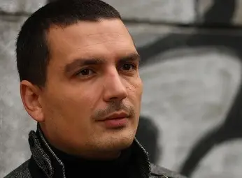 Сценарист на „Под прикритие“ представя първия си роман Сценарист на „Под прикритие“ представя първия си роман