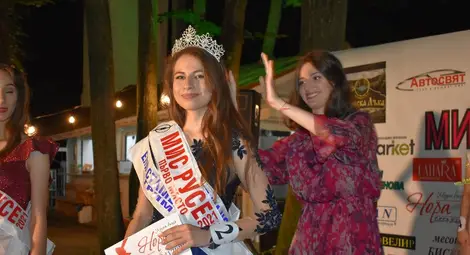 Новата Мис Русе: Има един предразсъдък, че хубавите момичета са глупави. Това исках да опровергая Новата Мис Русе: Има един предразсъдък, че хубавите момичета са глупави. Това исках да опровергая