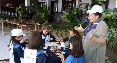 Децата, които са участвали в предишни работилнички на Дунавската задруга, пазят чудни спомени от работата си с майсторите. Снимки: Дунавска задруга Децата, които са участвали в предишни работилнички на Дунавската задруга, пазят чудни спомени от работата си с майсторите. Снимки: Дунавска задруга