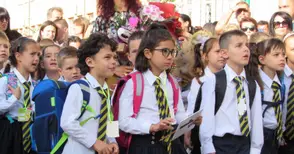 Анкета в училище: От дизайна до журналистиката, от космоса до колебанието - в какво се превръщат мечтите за 10 години