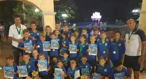 Бургаски футболист награди младите дунавски шампиони Бургаски футболист награди младите дунавски шампиони