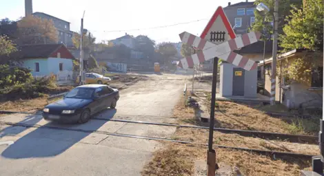 Затварят за 4 часа на 16 май жп прелеза под Топлата вода в Русе Затварят за 4 часа на 16 май жп прелеза под Топлата вода в Русе