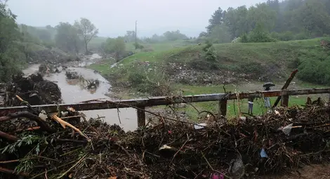 Четвърти ден издирват семейството край Винево Четвърти ден издирват семейството край Винево
