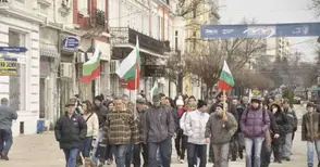 Протестиращите се клонират във все по-малобройни групи