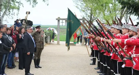 Драгомир Драганов на мемориала за Тутраканската епопея в Шуменци: Да бъдеш български войн означава не просто да носиш оръжие, а да носиш отговорност Драгомир Драганов на мемориала за Тутраканската епопея в Шуменци: Да бъдеш български войн означава не просто да носиш оръжие, а да носиш отговорност