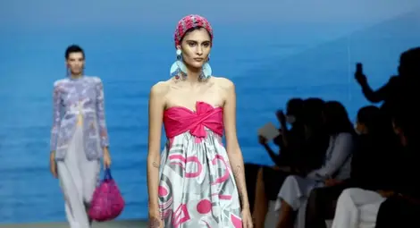 Новата колекция на "Армани": Светът се нуждае от любезност и усмивки